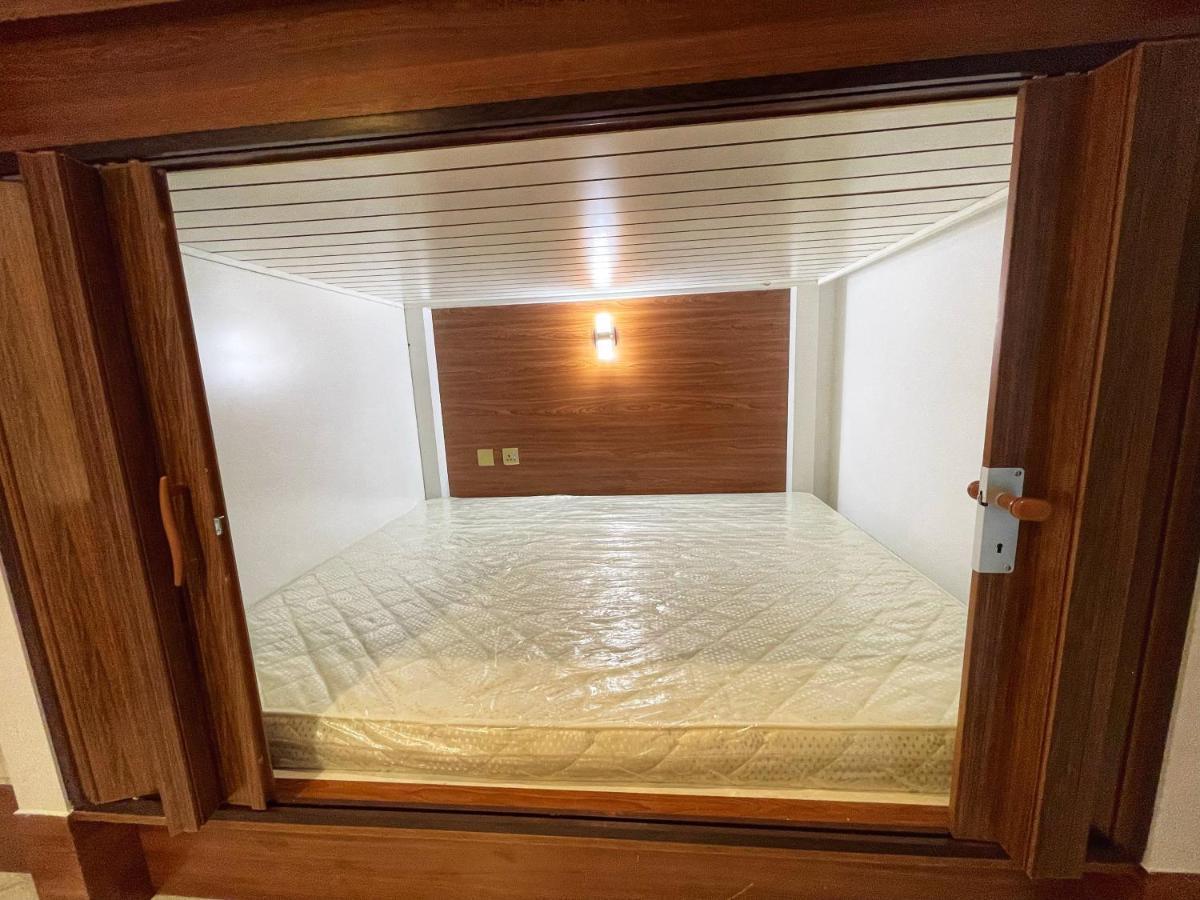 Yoi Pod Hostel - Deira Dubai Buitenkant foto